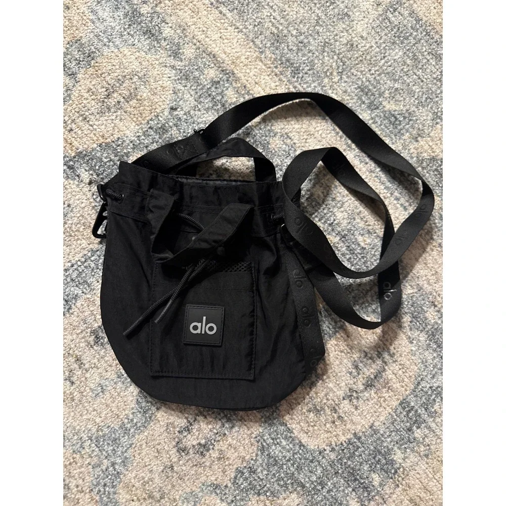 Alo Yoga Cross Body Bucket Bag Excellent Condition